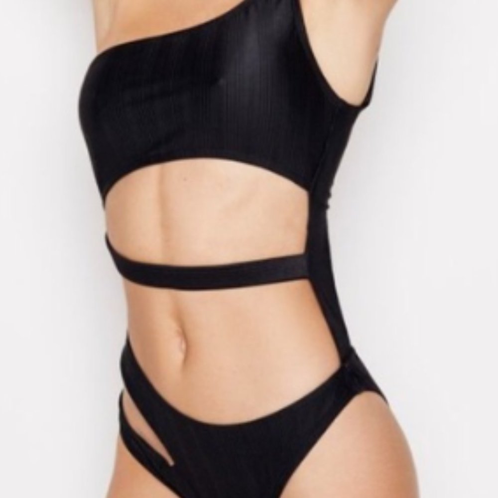 NWT - Ris-k Adventure One Piece. Size small